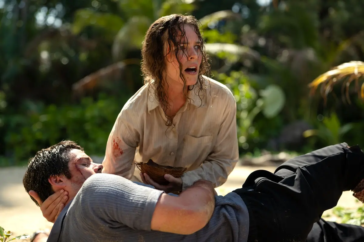 Rachel McAdams e Dylan O'Brien in Send Help © 2025 20th Century Studios. All Rights Reserved.