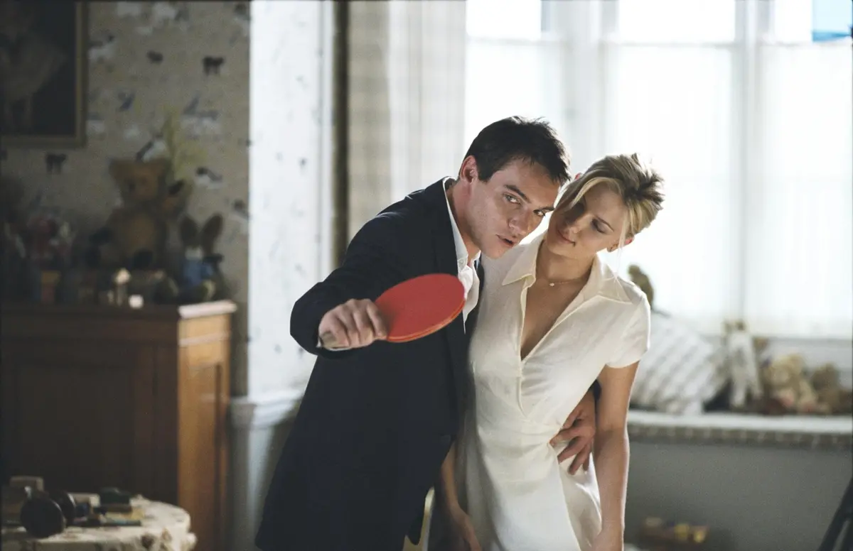 Jonathan Rhys-Meyers, Scarlett Johansson in Match Point (2005), @Webphoto
