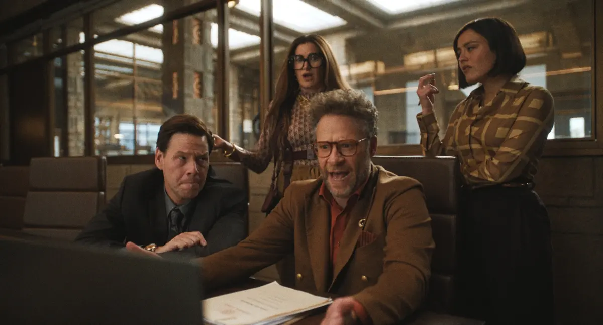 Ike Barinholtz, Kathryn Hahn, Chase Sui Wonders e Seth Rogen in The Studio - Courtesy of Apple