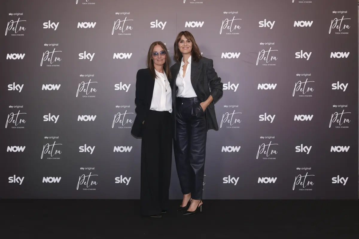 Maria Sole Tognazzi e Paola Cortellesi per la terza stagione di Petra - Foto Simona Panzini