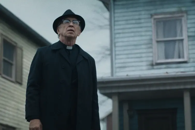 STEVE COULTER as Father Gordon in New Line Cinema\\u2019s \\u201CCONJURING: LAST RITES,\\u201D a Warner Bros. Pictures release. , Courtesy of Warner Bros. Pictures