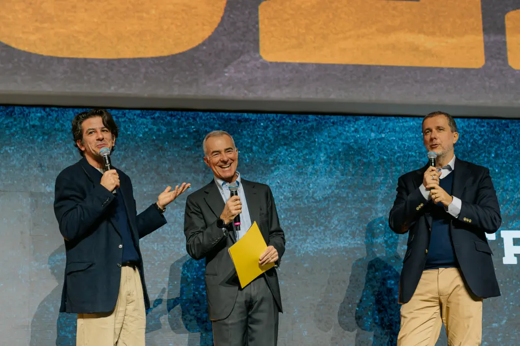 Francesco Mandelli alla convention Medusa con Giampaolo Letta