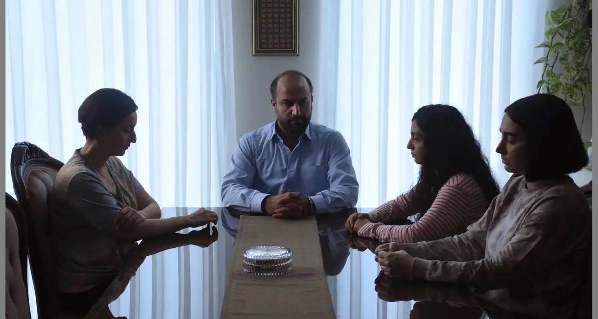 Disfatte. Il seme del fico sacro, un baco e una pistola