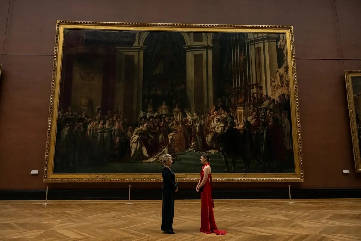 Micky Sébastian e Keri Russell in The Diplomat. Cr. Alex Bailey/Netflix © 2023