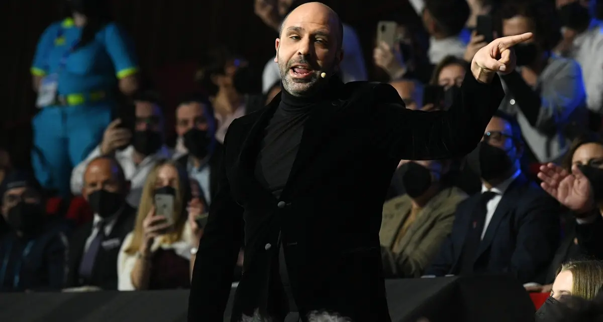 Buen camino è il nuovo film di Checco Zalone