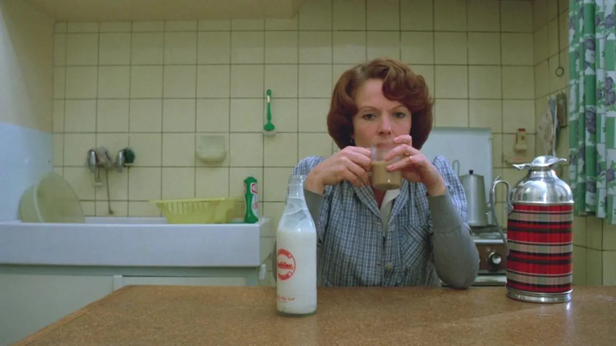 Deplhyn Seyrig in Jeanne Dielman 23, quai du Commerce, 1080 Bruxelles