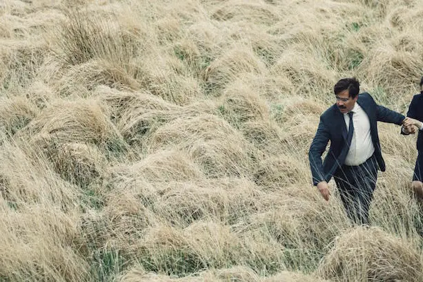 Colin Farrell e Rachel Weisz in The Lobster