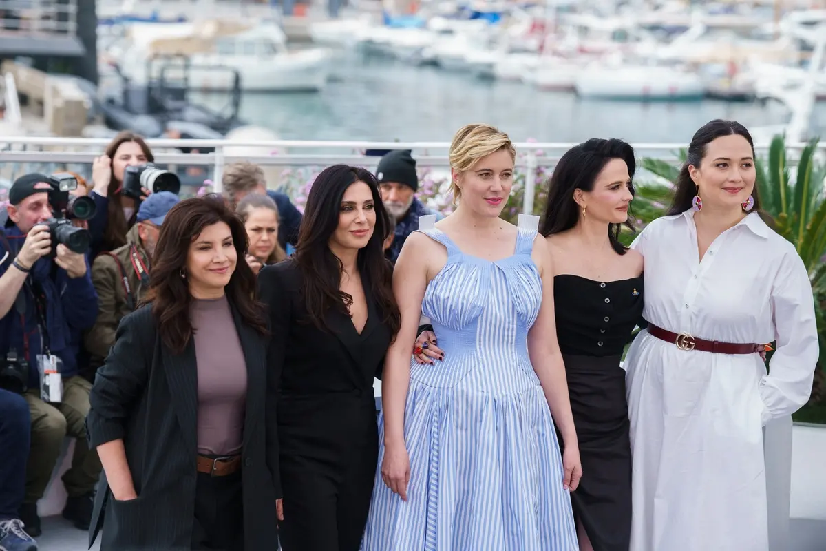 Greta Gerwig con le giurate Ebru Ceylan, Nadine Labaki, Eva Green e Lily Gladstone - Foto Karen Di Paola