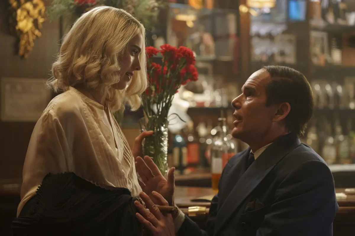 Margaret Qualley e Ethan Hawke in Blue Moon di Richard Linklater