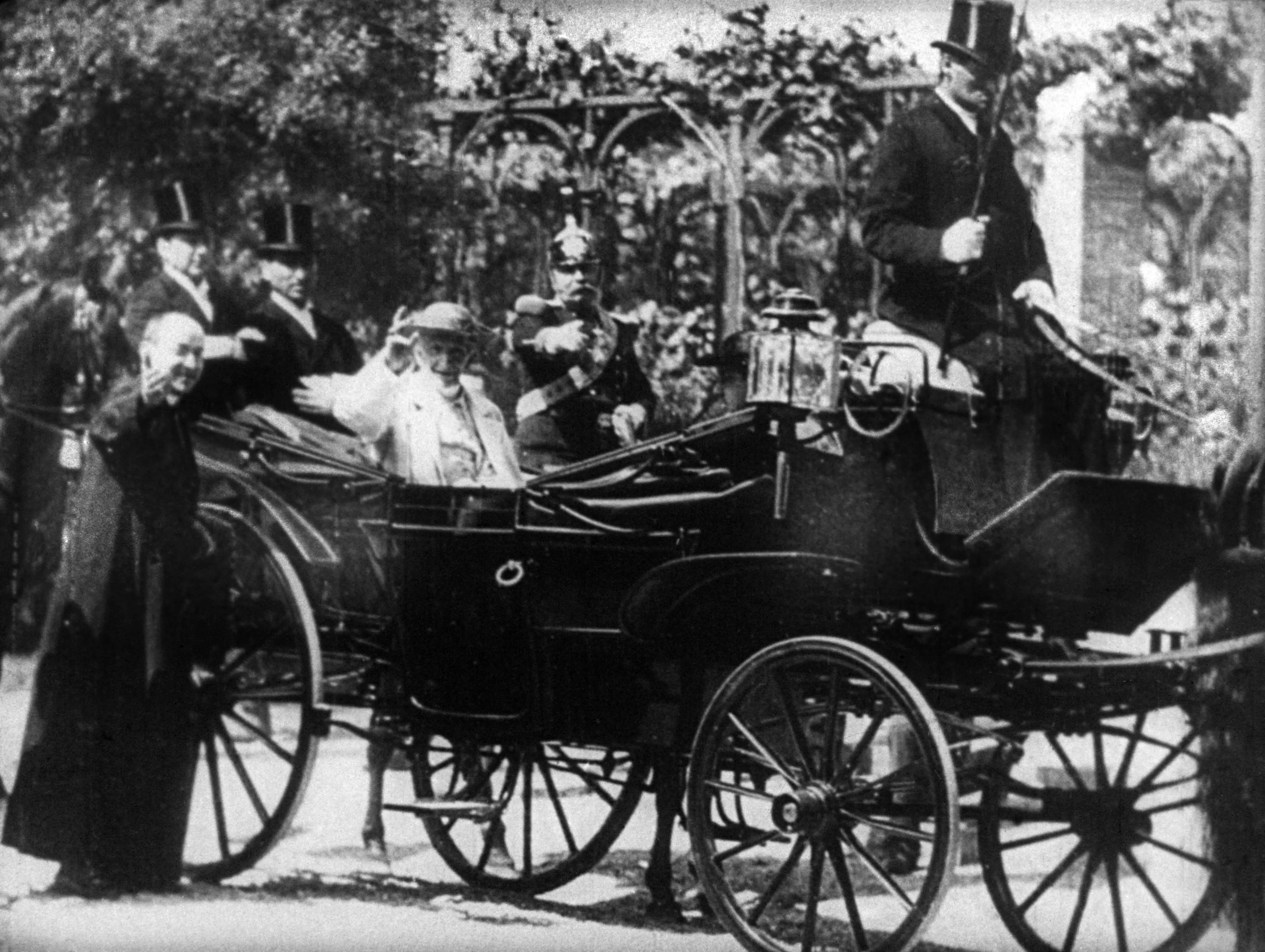 Pope Leo XIII (Vatican) di W. K. L. Dickson (1898), Antologia del cinema italiano. Il film muto di Antonio Petrucci (1956); fotogramma. Per gentile concessione del Centro Sperimentale di Cinematografia.