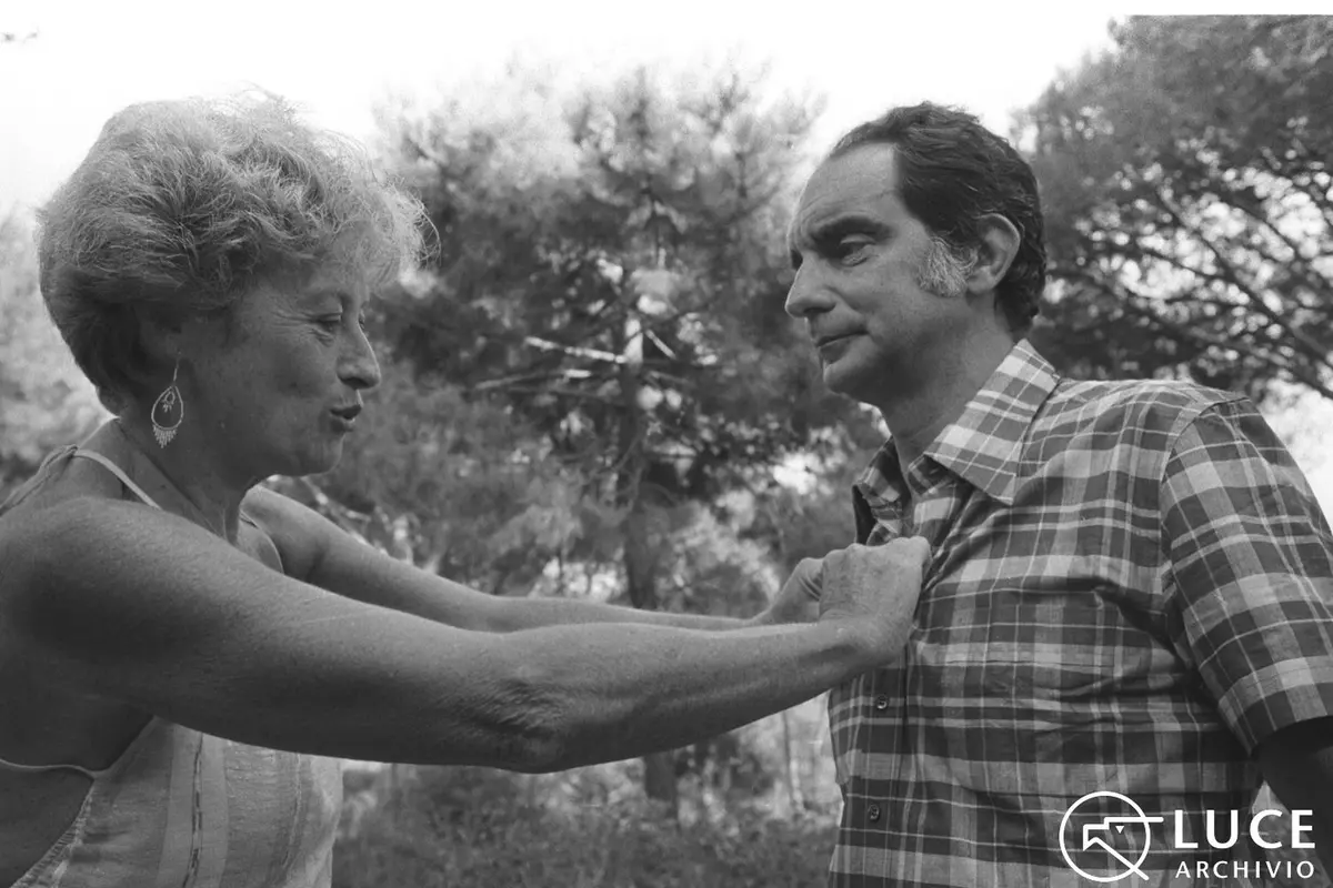 Italo Calvino e la moglie Esther Judith Singer (credits Archivio Luce Cinecitt\\u00E0)