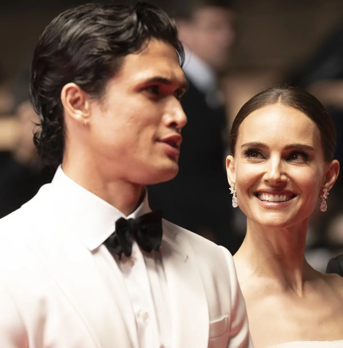 Charles Melton e Natalie Portman (foto di Karen Di Paola)