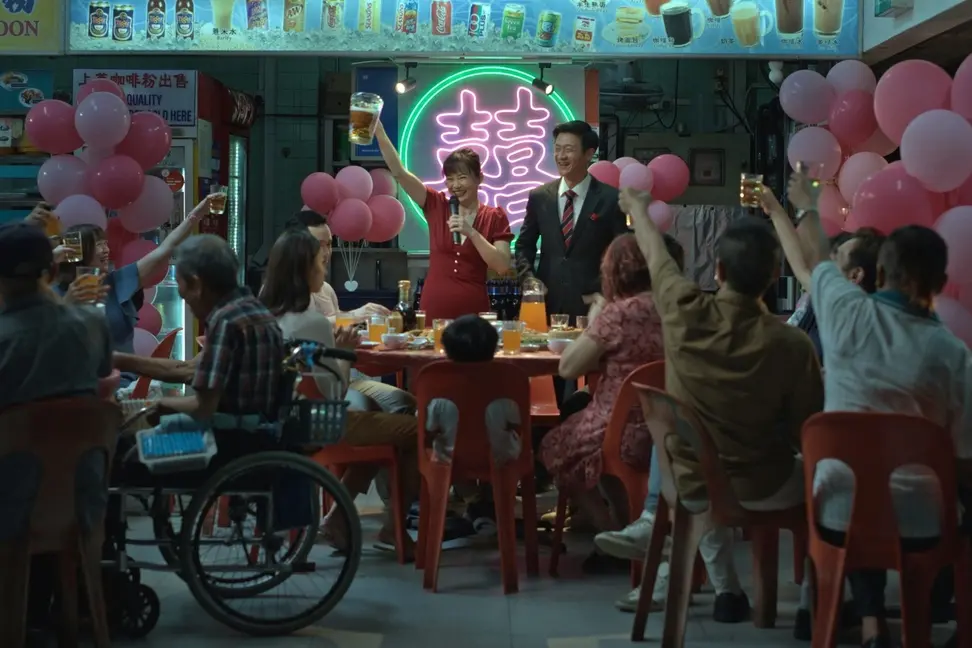 Yeo Yann Yann e Andi Lim in We Are All Strangers , Giraffe Pictures