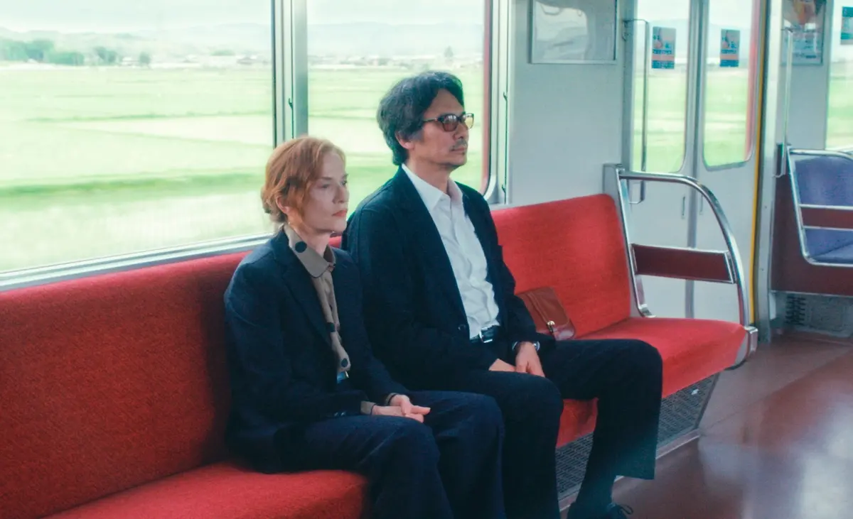 Isabelle Huppert e Tsuyoshi Ihara in Viaggio in Giappone (2023)