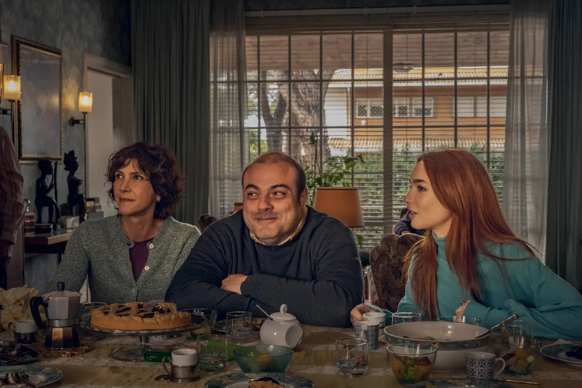 Maria Amelia Monti, Yuri Tuci e Matilda De Angelis in La vita da grandi