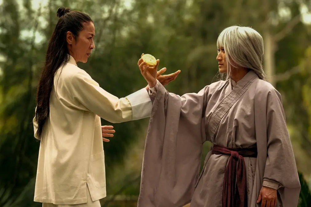 Michelle Yeoh e Jing Li in Everything Everywhere All at Once (credits: Allyson Riggs)