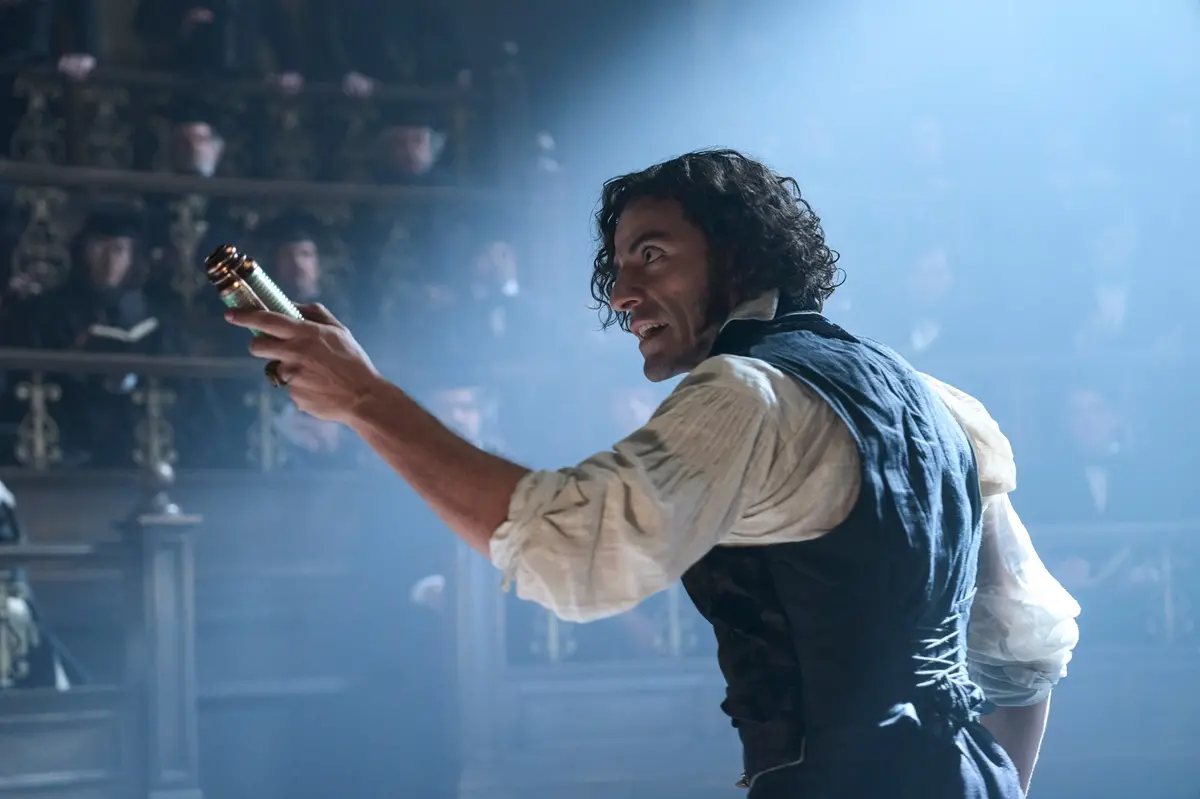 Oscar Isaac as Victor Frankenstein in “Frankenstein” directed by Guillermo del Toro. Photo Credit: Ken Woroner / Netflix