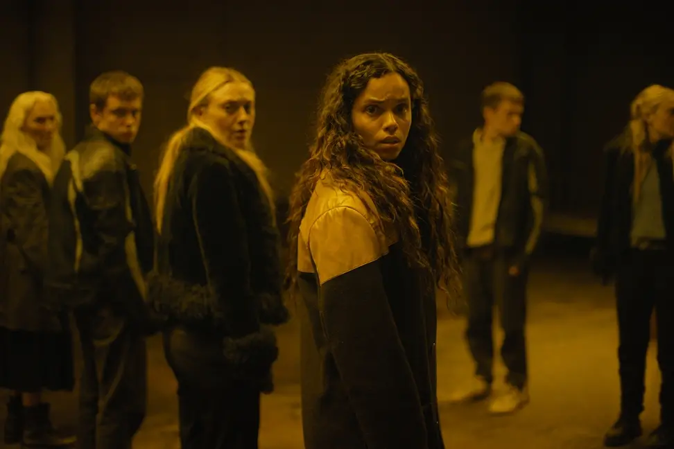 Georgina Cambell, Dakota Fenning, Oliver Finnegan e Olwen Fou\\u00E9r\\u00E9 in The Watchers, \\u00A9 2024 Warner Bros. Entertainment Inc. All Rights Reserved