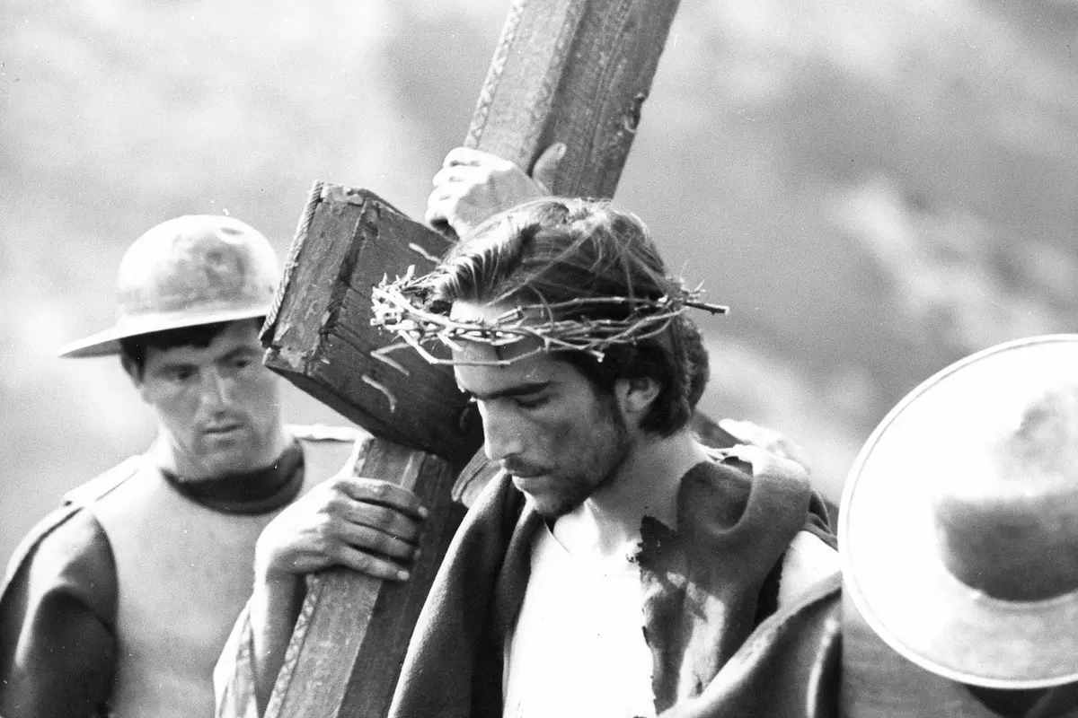 Il Vangelo secondo Matteo - Enrique Irazoqui in una scena del film