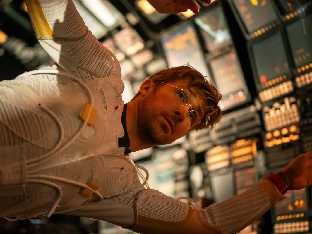 L’ultima missione: Project Hail Mary, survival sci-fi e buddy movie interstellare convivono, con uno strepitoso Ryan Gosling. Dal 19 marzo in sala