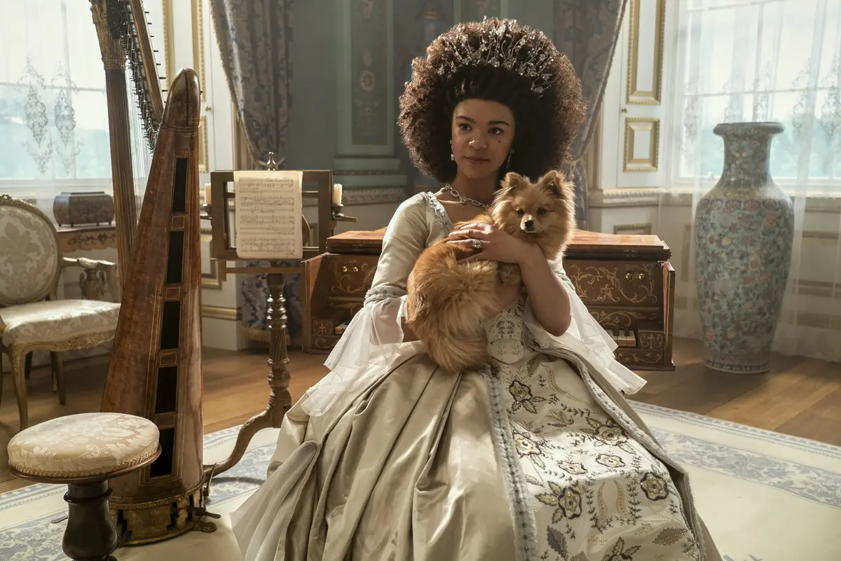 India Amarteifio in La regina Carlotta. Cr. Liam Daniel/Netflix © 2023