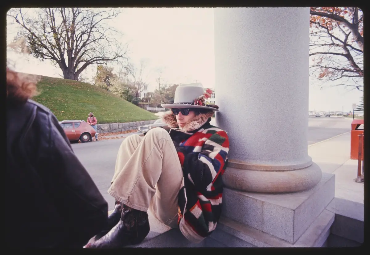 Bob Dylan in una scena tratta da Rolling Thunder Revue: A Bob Dylan Story
