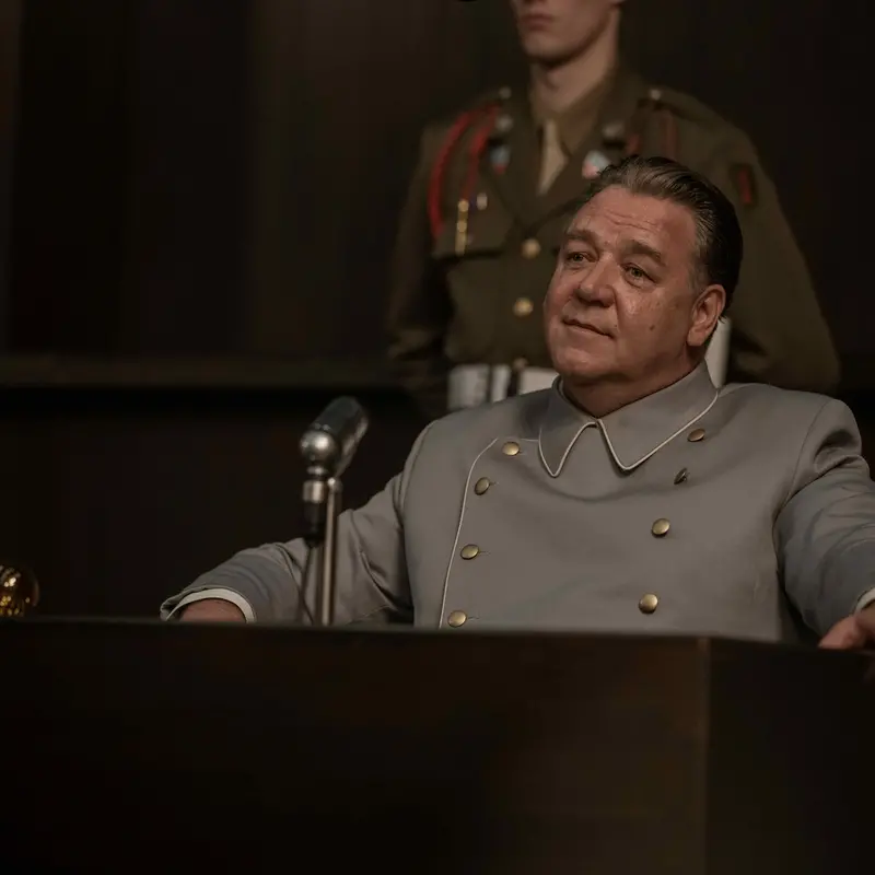 Norimberga, i nazisti alla sbarra in un period parruccone e superficiale con Russell Crowe e Rami Malek
