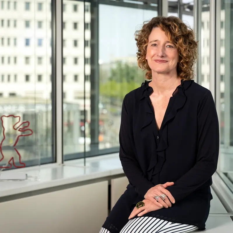 Il governo tedesco vorrebbe sostituire la direttrice della Berlinale (ma al momento resta in carica)\n