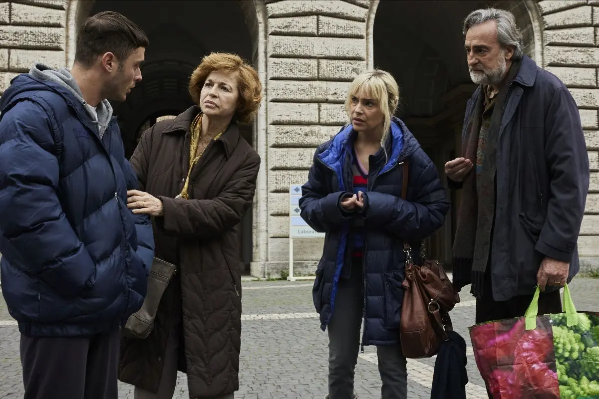 Matteo Olivetti, Anna Galiena, Micaela Ramazzotti, Max Tortora in Felicit\\u00E0 (foto di Lucia Iuorio)