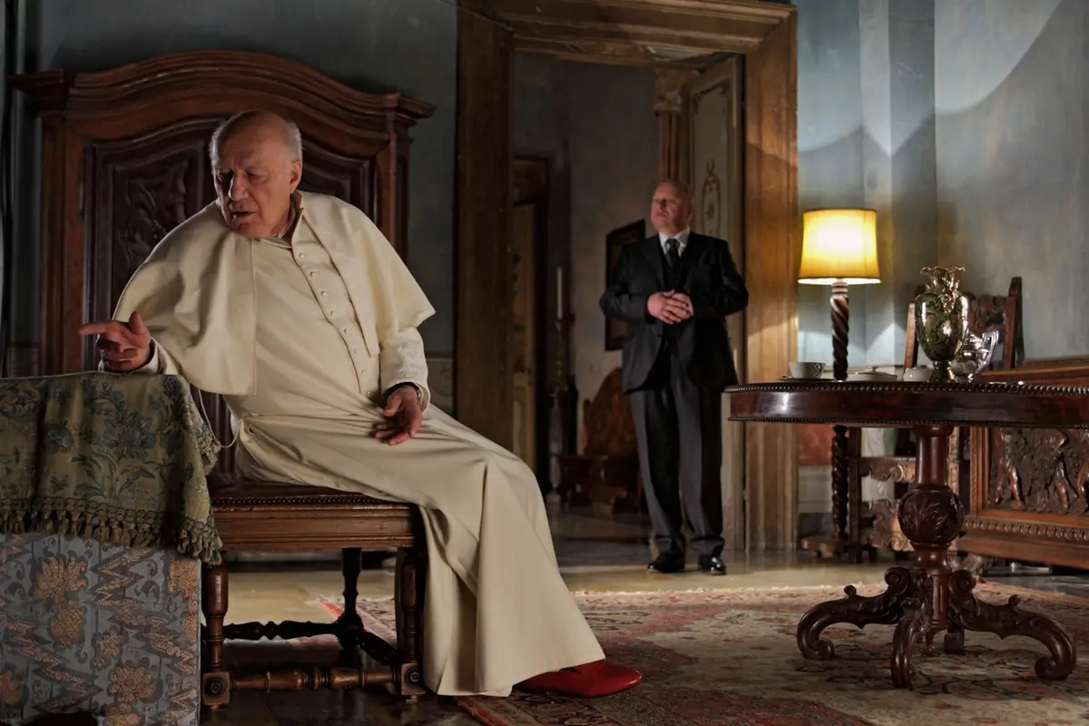 Michel Piccoli e Jerzy Stuhr in Habemus Papam
