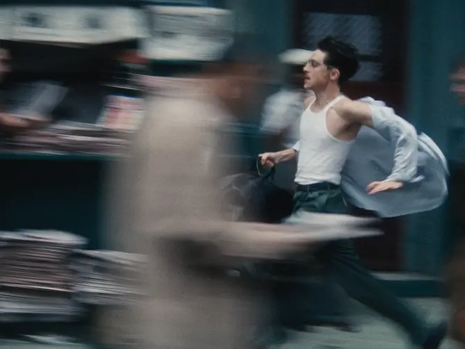 Marty Supreme, il ping-pong secondo Josh Safdie: un film trascinante, che è già un cult. Timothée Chalamet da Oscar