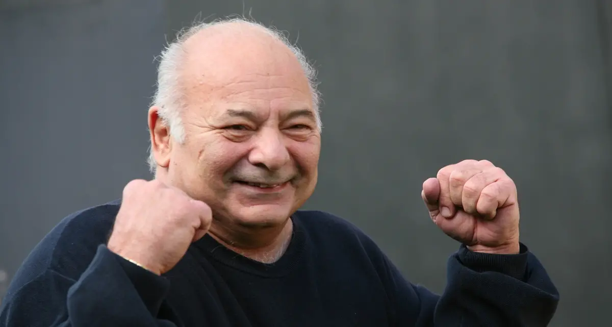 Addio a Burt Young