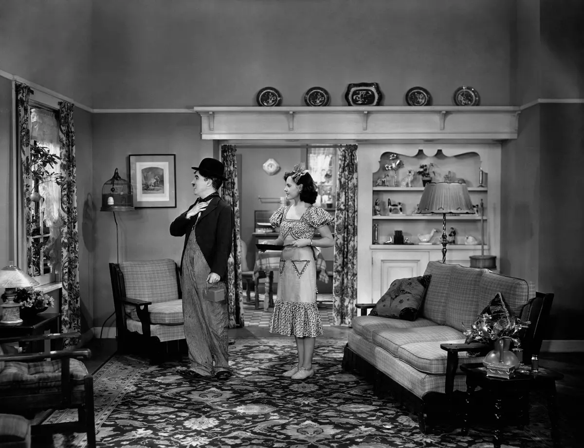 1936: British comedian and director Charles Chaplin (1889 - 1977) and actress Paulette Goddard (1911 - 1990), to whom he was married for seven years, star in the comedy 'Modern Times'. Chaplin directed the movie as well as starring in it. Title: Modern Times Studio: Charles Chaplin Director: Charles Chaplin (Photo by Max Munn Autrey)