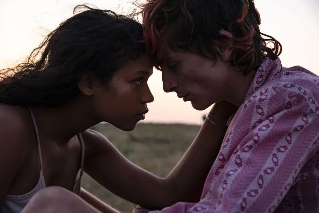 Taylor Russell (left) as Maren and Timoth\\u00E9e Chalamet (right) as Lee in BONES AND ALL, directed by Luca Guadagnino, a Metro Goldwyn Mayer Pictures film.<br>Credit: Yannis Drakoulidis / Metro Goldwyn Mayer Pictures<br>\\u00A9 2022 Metro-Goldwyn-Mayer Pictures Inc.  All Rights Reserved.