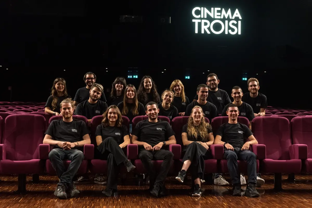 Valerio Carocci (al centro) e i \"ragazzi\" del Cinema Troisi @Rolando