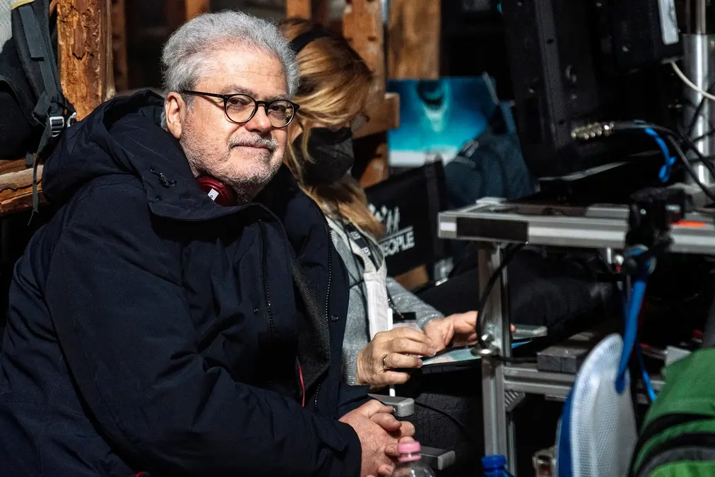 Roberto And\\u00F2 sul set de La stranezza, Credits: Lia Pasqualino