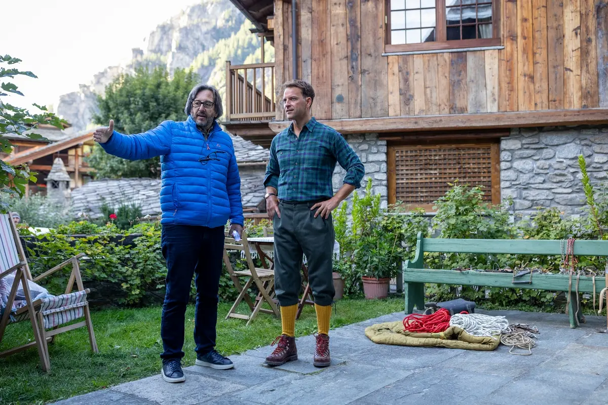 Daniele Vicari e Alessandro Borghi sul set di Bianco , Alfredo Falvo