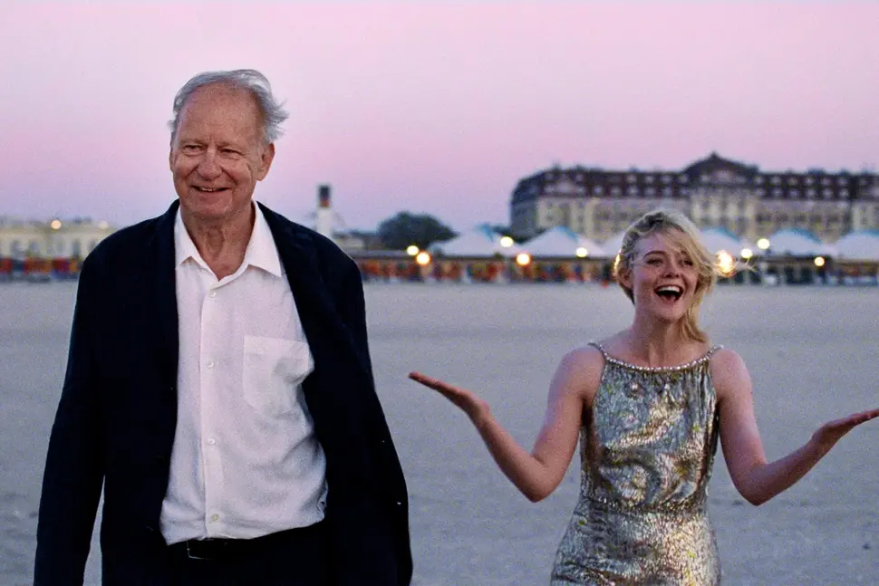 Stellan Skarsgard e Elle Fanning in Sentimental Value , Kasper Tuxen