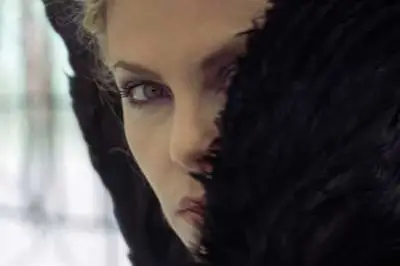 Charlize Theron in <i>Biancaneve e il cacciatore</i>