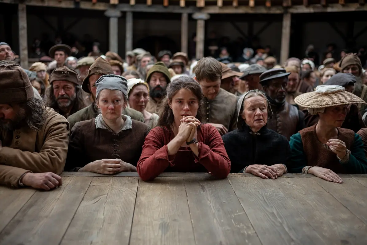 4238_D045_00238_RJessie Buckley stars as Agnes and Joe Alwyn as Bartholomew in director Chloé Zhao’s HAMNET, a Focus Features release.Credit: Agata Grzybowska / © 2025 FOCUS FEATURES LLC