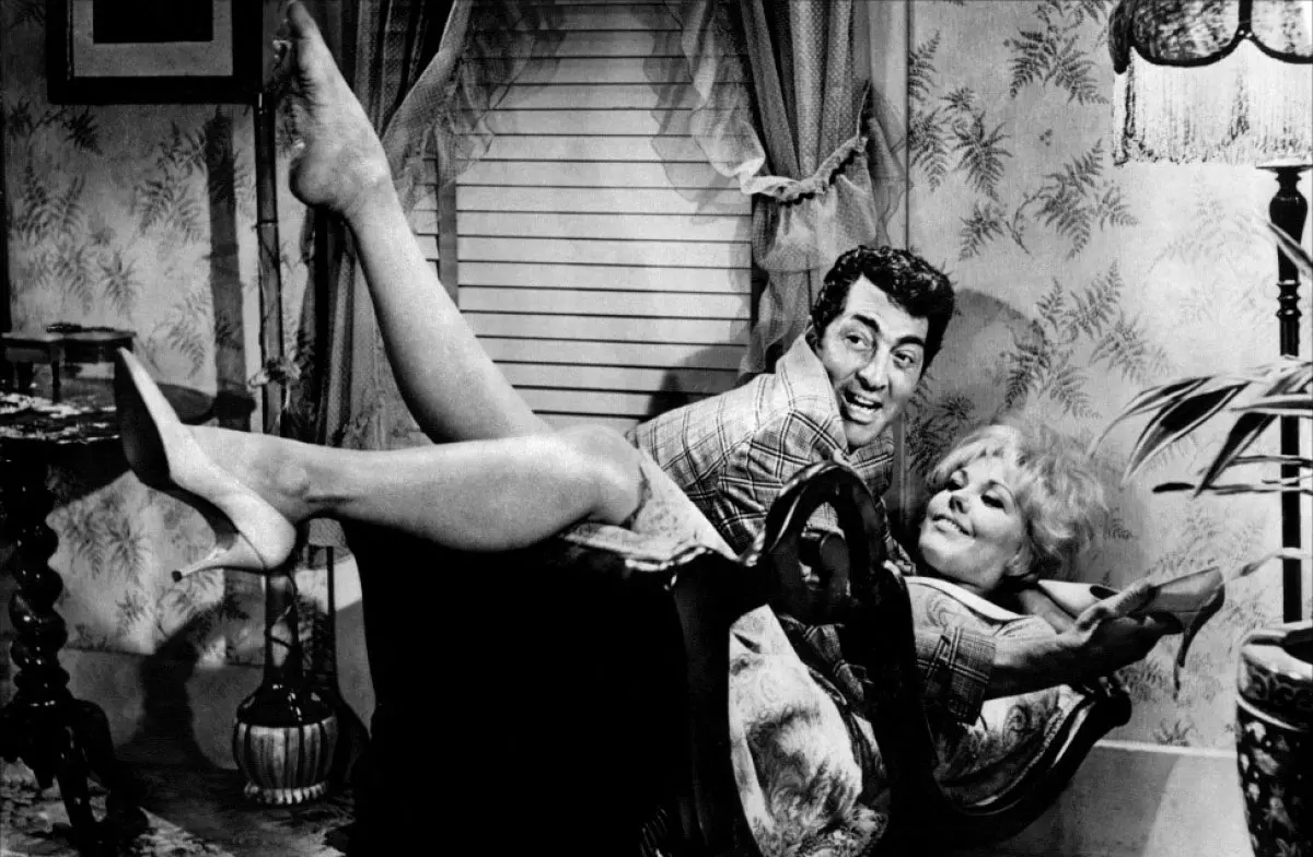 Dean Martin e Kim Novak in baciami stupido di Billy Wilder (1964) - @Webphoto