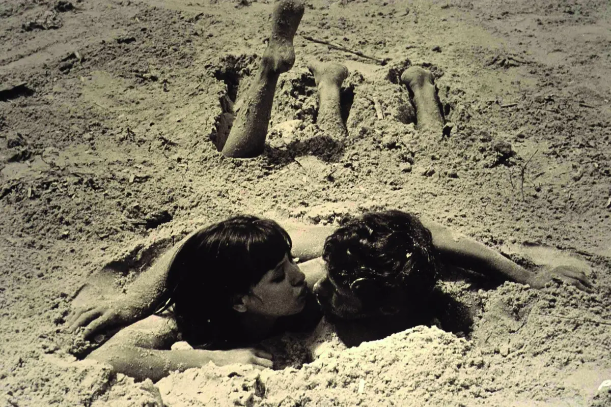 Anna Karina e Jean-Paul Belmondo in Il bandito delle 11 , Supplied by Capital Pictures