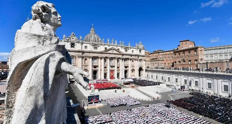 La liturgia dell’universale. Il funerale di Papa Francesco, la televisione e il potere della Chiesa