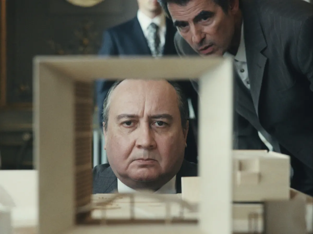 Michael Fau e Claes Bang in Lo sconosciuto del Grande Arco