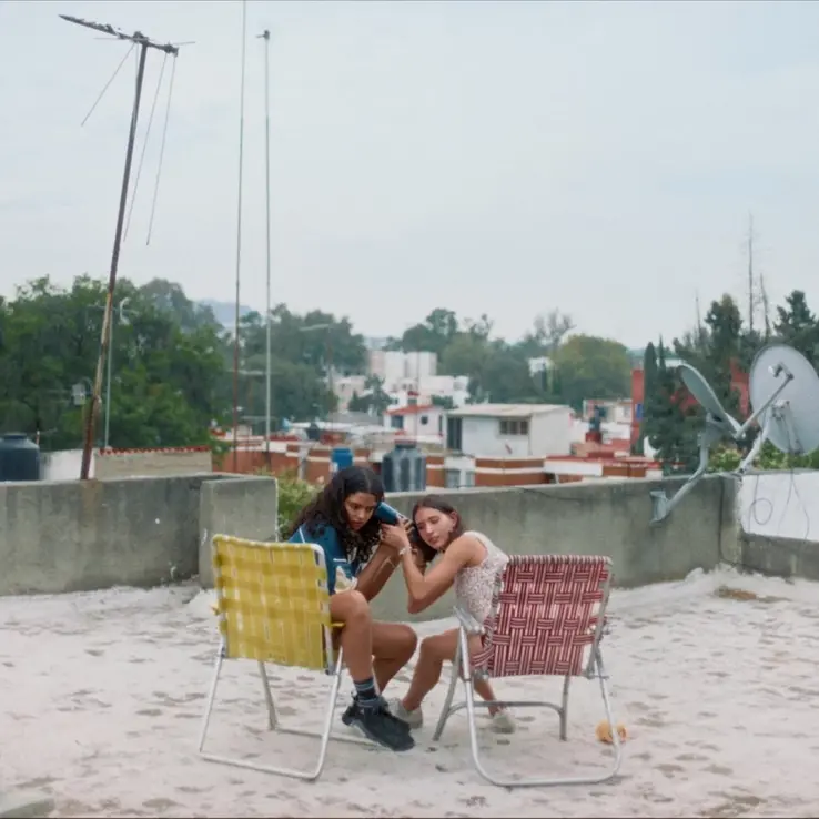 Chicas Tristes,\u00A0opera prima sulle conseguenze della violenza sessuale, trionfa nella sezione Generation