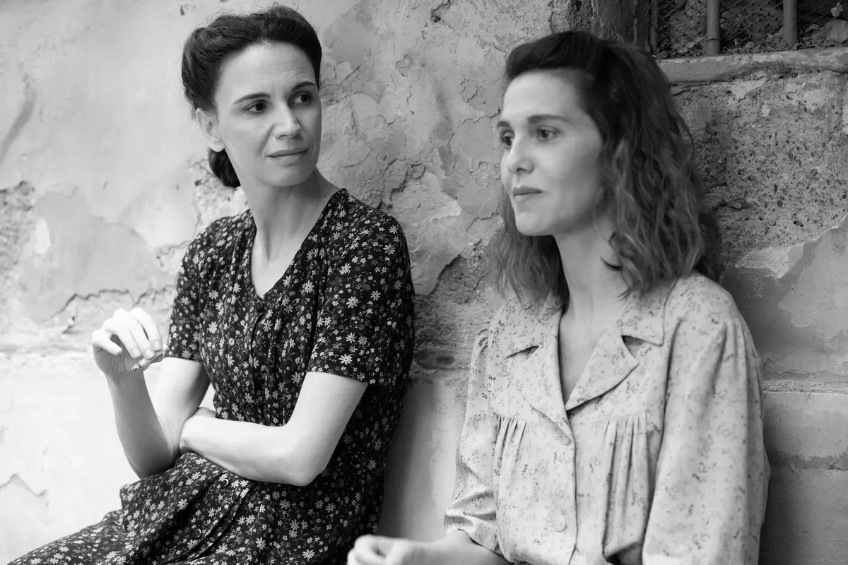 Emanuela Fanelli e Paola Cortellesi in C'è ancora domani (foto di Luisa Carcavale)