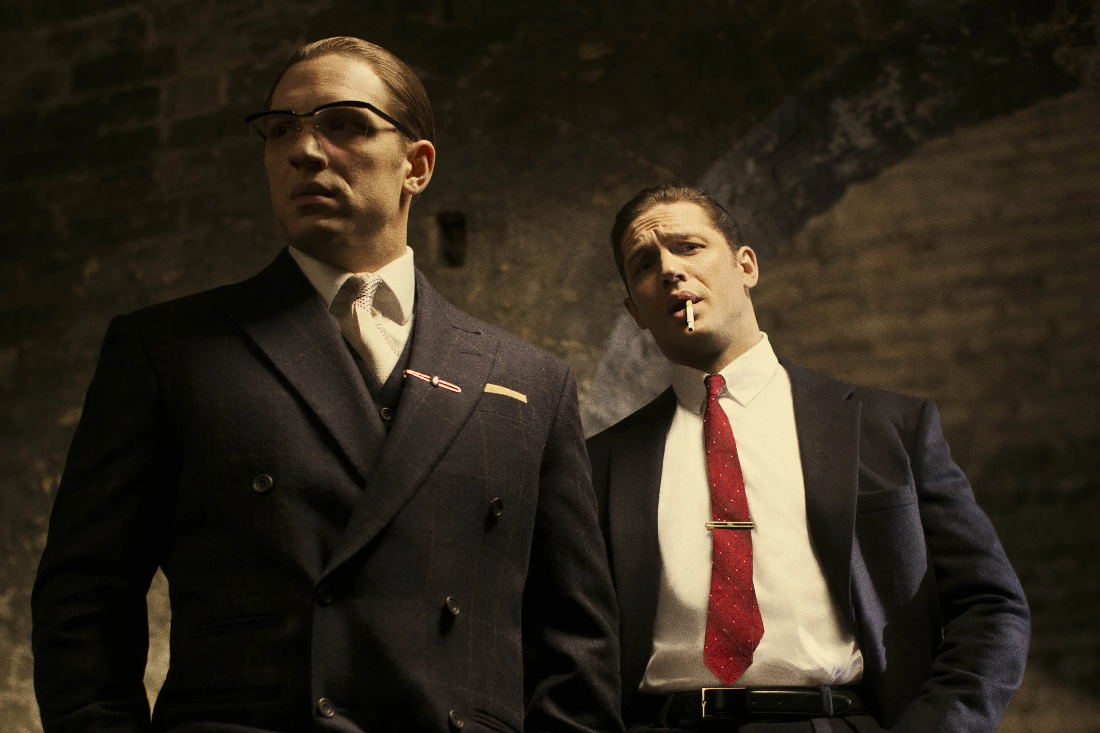 Tom Hardy nei panni di Ronald e Reginald Kray: Legend