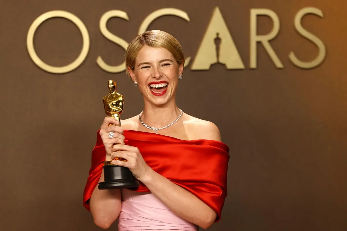 epa12824349 Jessie Buckley poses with the awards for Best Actress for 'Hamnet' during the the 98th annual Academy Awards ceremony at the Dolby Theatre in Los Angeles, California, USA, 15 March 2026. EPA/JILL CONNELLY