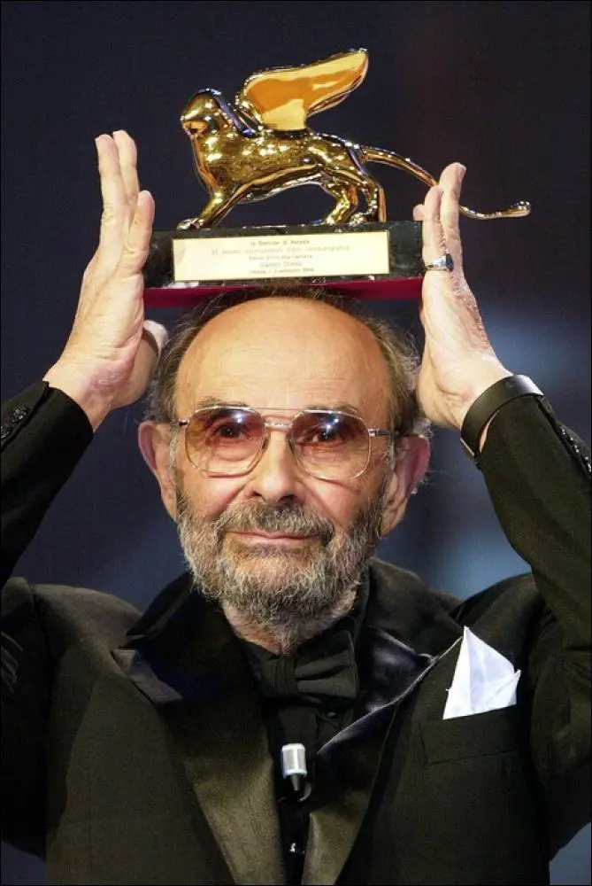 Stanley Donen con il Leone d'Oro alla Carriera nel 2004