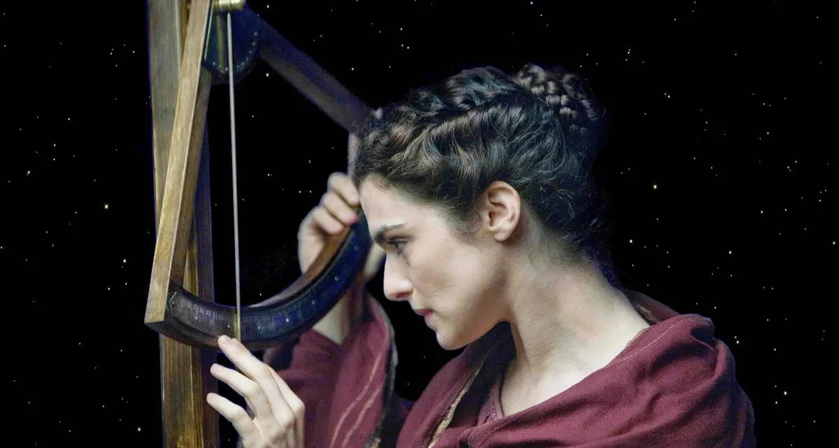 Agora ci ricorda che il cristianesimo senza carità è solo vuoto fanatismo